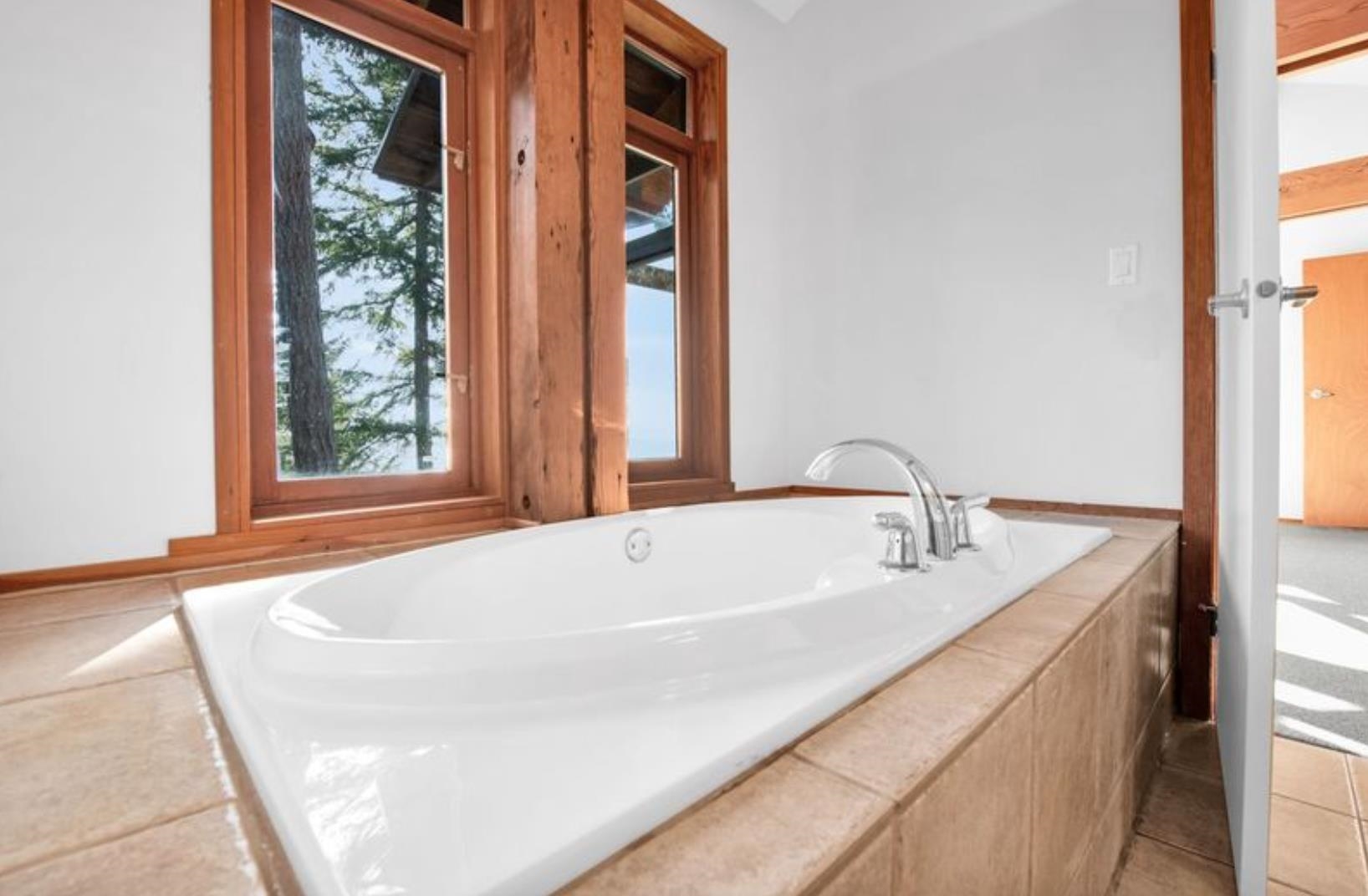 1091 Cowan Point Drive, House other with 4 bedrooms, 3 bathrooms and 3 parking in Bowen Island BC | Image 22