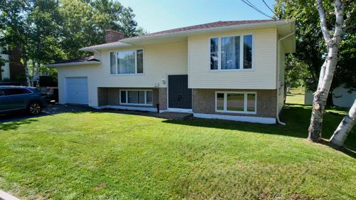 2 Edina St, House with 4 bedrooms, 2 bathrooms and 3 parking in Glace Bay NS | Card Image