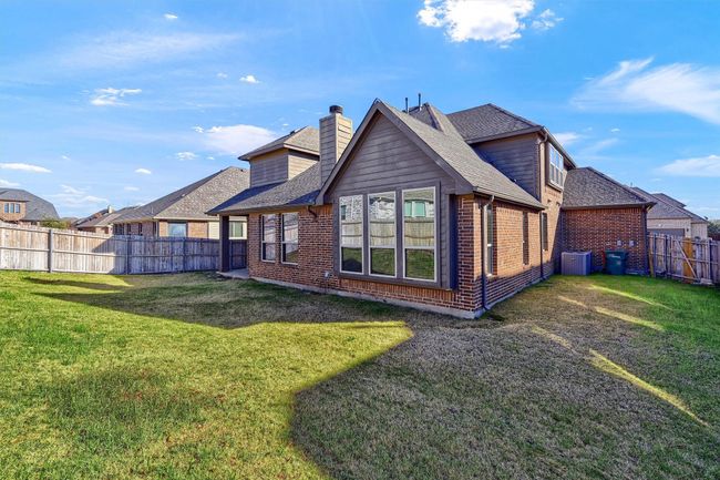 Enjoy the perfect balance of outdoor space. | Image 28