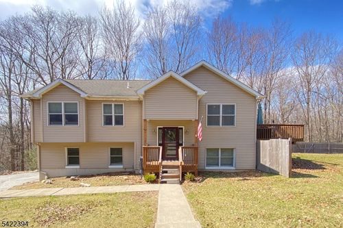 13 Chestnut St, HIGHLAND LAKES, NJ, 07422-1329 | Card Image