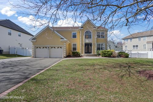 5 Pecan Valley Dr, Marlboro, NJ, 07746-2135 | Card Image