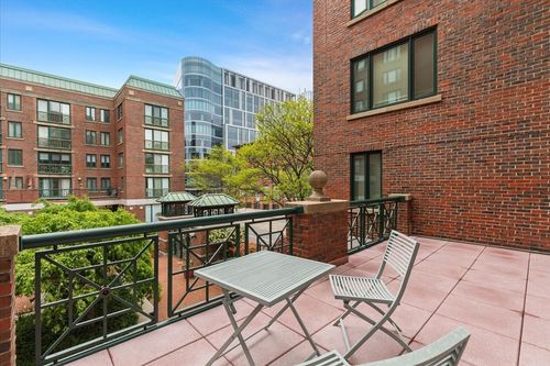214-10 Rogers St, Cambridge, MA, 02142-1247 | Card Image