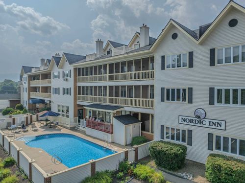 230-227 Main St, Lincoln, NH, 03251-4326 | Card Image