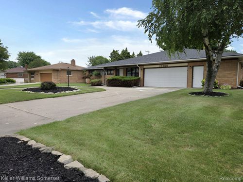 37666 Brookwood Dr, Sterling Heights, MI, 48312-1910 | Card Image