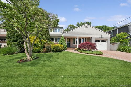 318 Lakeshore Blvd, Massapequa Park, NY, 11762-3007 | Card Image