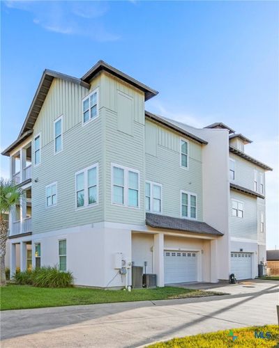 114 Lavaca Circle, Townhouse with 3 bedrooms, 3 bathrooms and null parking in Rockport TX | Image 3