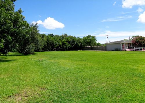 2418 25th Avenue N, Texas City, TX, 77590 | Card Image