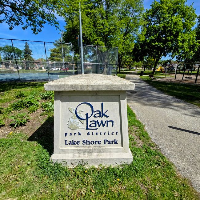 With a view of Oak Lawn Lake/Lake Shore Park! | Image 8