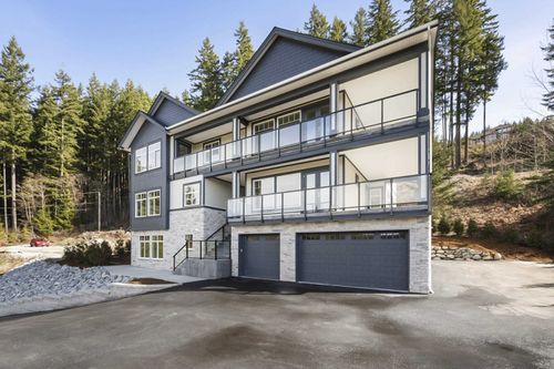 779 Sunset Ridge, House other with 9 bedrooms, 6 bathrooms and 6 parking in Anmore BC | Card Image