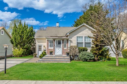 420 Albermarle Ave, Bellmore, NY, 11710-3501 | Card Image