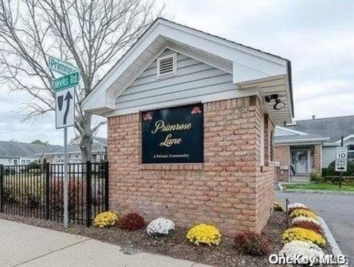 61-61 Primrose Ln, Babylon, NY, 11703-3250 | Card Image
