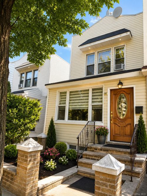 6039 Cooper Ave, Glendale, NY, 11385-6033 | Card Image