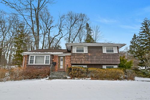 12 Mark Ln, New City, NY, 10956-6736 | Card Image