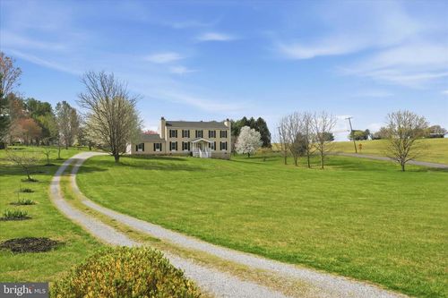 30 Green Valley Dr, Charles Town, WV, 25414-2557 | Card Image