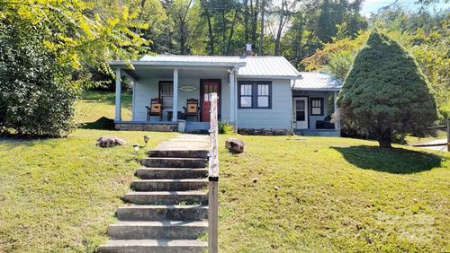 35 B St, Bryson City, NC, 28713-7526 | Card Image