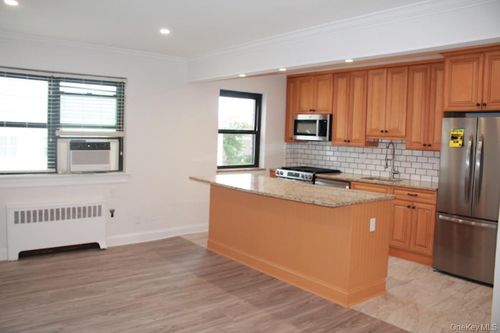 5h-61 White Oak St, New Rochelle, NY, 10801-1762 | Card Image