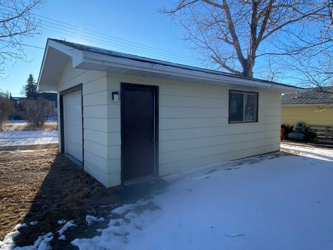 203 3rd Avenue W, Home with 4 bedrooms, 2 bathrooms and 2 parking in Hussar AB | Image 3