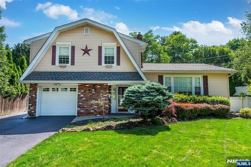 8 Thomas Ter, Wayne, NJ, 07470-4520 | Card Image