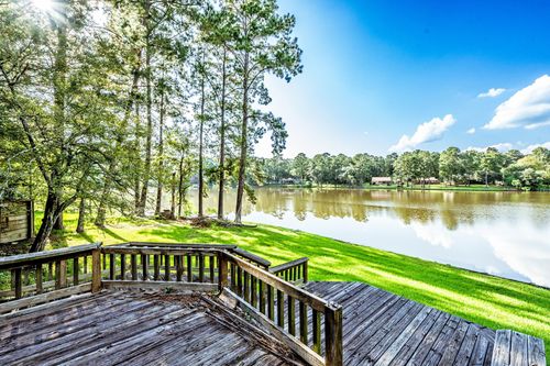 1915 E Lake Dr, Huntsville, TX, 77340 | Card Image