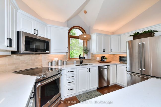 9 Lawson Court, House other with 3 bedrooms, 3 bathrooms and 6 parking in Kawartha Lakes ON | Image 12