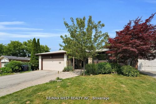 151 Brahms Ave, North York, ON, M2H1H9 | Card Image