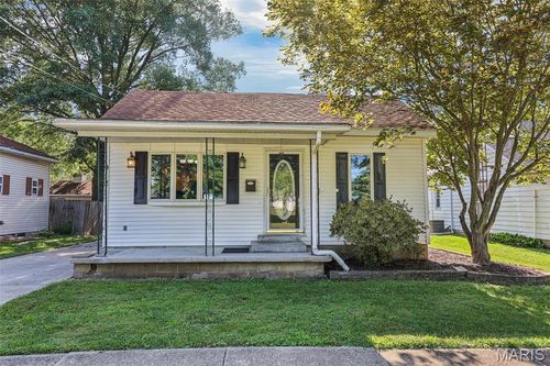 912 N Illinois Ave, Litchfield, IL, 62056-2809 | Card Image