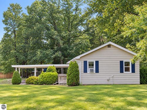 885 Parsons Rd, Traverse City, MI, 49686-3649 | Card Image