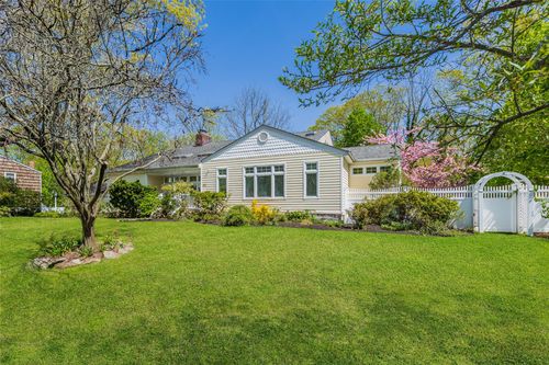 23 Old Town Ln, Halesite, NY, 11743-2214 | Card Image