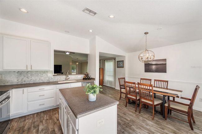 7103 Bridgeview Dr, House other with 3 bedrooms, 2 bathrooms and null parking in WESLEY CHAPEL FL | Image 13