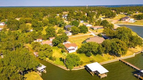 104 Bayside St, Livingston, TX, 77351-2395 | Card Image