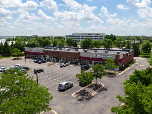 1852 Towne Centre Dr, North Aurora, IL, 60542-6503 | Card Image