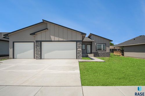 1121 Cyber Ct, Madison, SD, 57042-3725 | Card Image