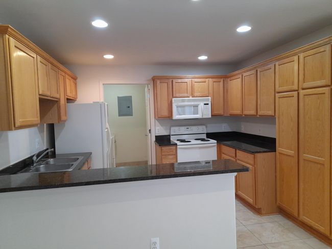 5812 Acorn Ln, Condo with 2 bedrooms, 2 bathrooms and null parking in Sterling Heights MI | Image 10