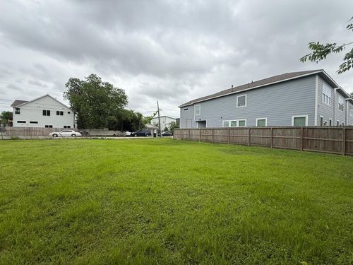 2021 Harlem St, Houston, TX, 77020-4405 | Card Image