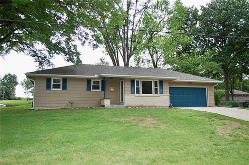 551 Santa Fe St, Leavenworth, KS, 66048-4469 | Card Image