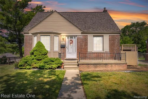 19505 Kelly Rd, Harper Woods, MI, 48225-1907 | Card Image