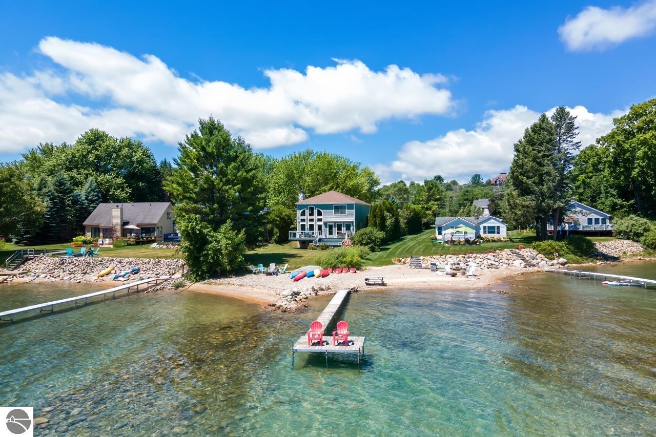 Cummings St, Suttons Bay, MI 49682