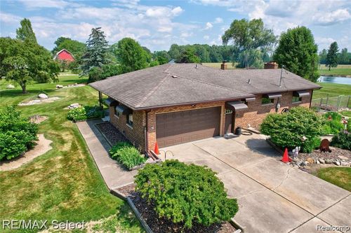 9215 Grand Blanc Rd, Gaines, MI, 48436-9792 | Card Image