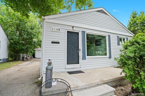 1203 W Windemere Ave, Royal Oak, MI, 48073-5218 | Card Image