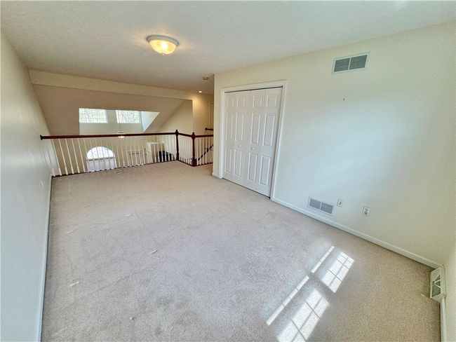 Plenty of natural sunlight. | Image 20