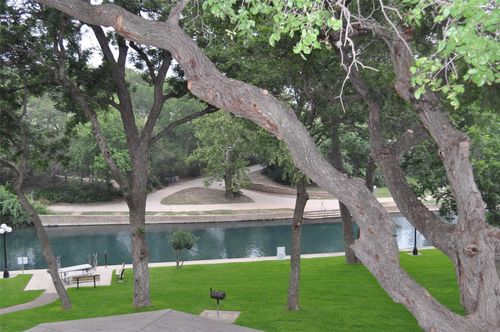 111-500 N Market St, New Braunfels, TX, 78130-5034 | Card Image