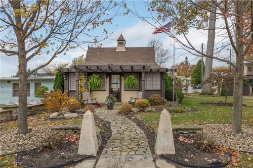 809 Aurora Dr, Vermilion, OH, 44089-1026 | Card Image