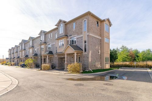2016 Deerview Common, Oakville, ON, L6M0Y2 | Card Image