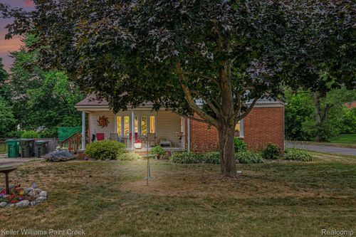 2340 Hessel Ave, Rochester Hills, MI, 48307-4818 | Card Image