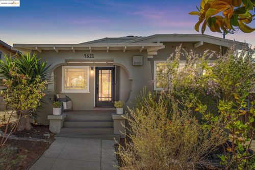 4621 Walnut St, Oakland, CA, 94619-1768 | Card Image