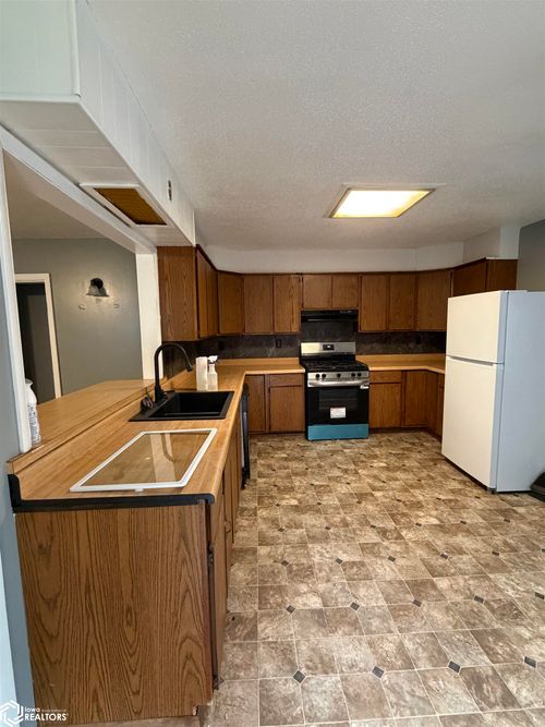 432 May Ave, Burlington, IA, 52601-4121 | Card Image