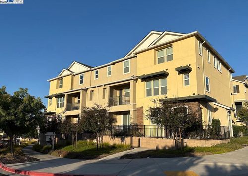 7090 Stags Leap Ln, Dublin, CA, 94568-4733 | Card Image