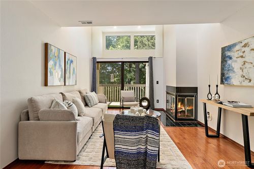 332-10819 Ne 37th Pl, Bellevue, WA, 98004-7665 | Card Image