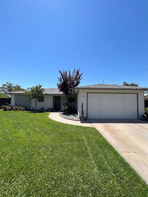 3843 N Ezie Avenue, Fresno, CA, 93727 | Card Image