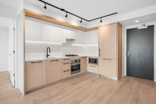 753-5189 Earles St, Vancouver, BC, V5R3S2 | Card Image